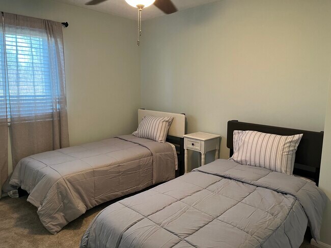 204 Sherwood Green Ct in Mason, OH - Foto de edificio - Building Photo