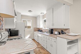 58 10th Ct in Hermosa Beach, CA - Building Photo - Building Photo