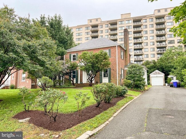 property at 1004 Noyes Dr