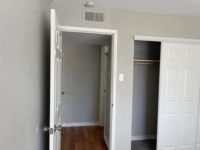 5625 Antoine Dr, Unit 1504 in Houston, TX - Foto de edificio - Building Photo