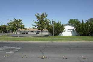 603 W Childs Ave in Merced, CA - Building Photo