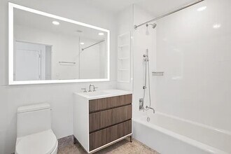 18 6th Ave, Unit 4203 in Brooklyn, NY - Foto de edificio - Building Photo