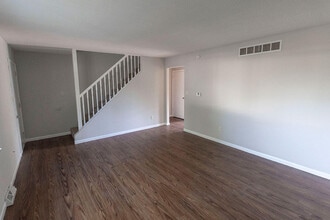 1305 N Golf Blvd in Columbia, MO - Building Photo - Building Photo