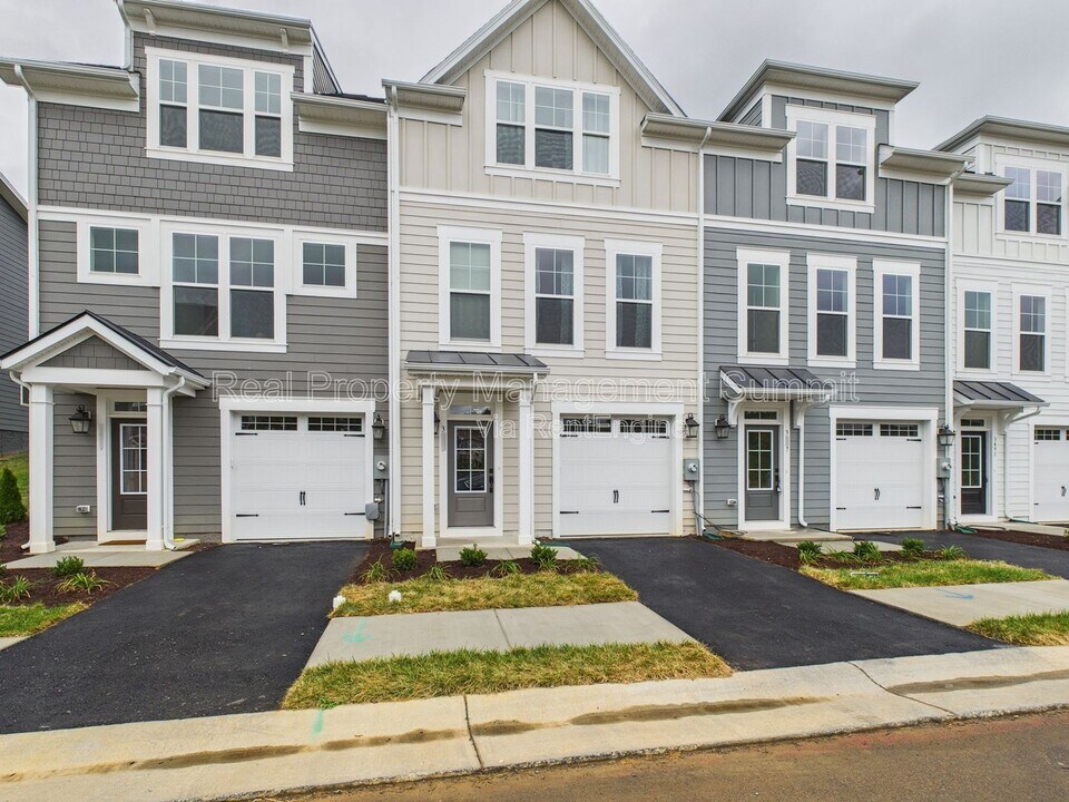 3483 Monterey Dr in Harrisonburg, VA - Building Photo