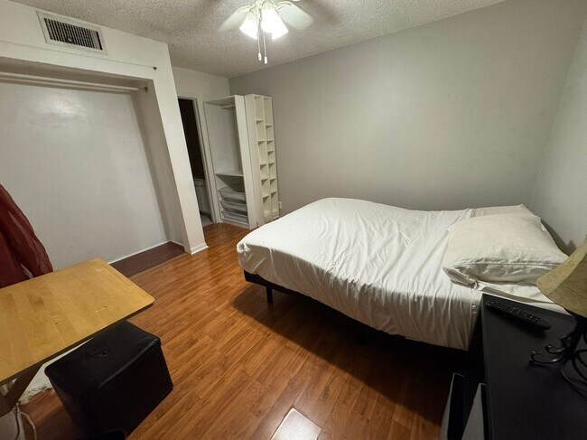 2315 SW 81st Ave in Davie, FL - Foto de edificio - Building Photo