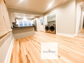 206 W Lee Rd in Taylors, SC - Building Photo - Building Photo