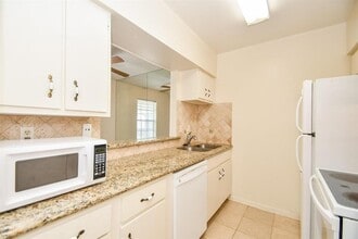 9021 Gaylord Dr in Houston, TX - Building Photo - Building Photo