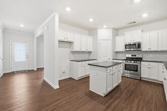 520 Edgemore Rd in Holly Springs, GA - Building Photo - Building Photo