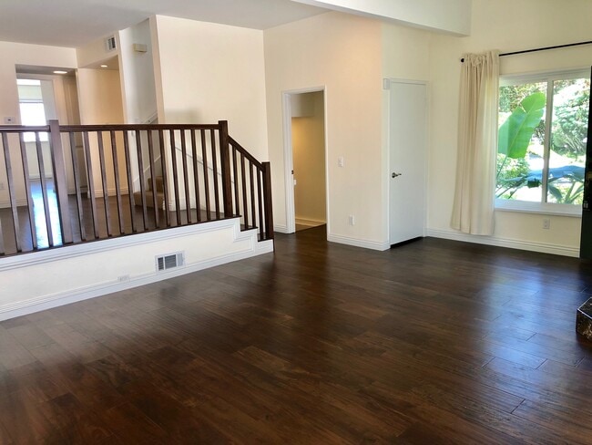 17195 Palisades Cir in Pacific Palisades, CA - Building Photo - Building Photo