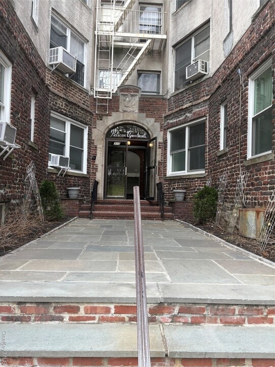 305 Sixth Ave in Pelham, NY - Foto de edificio