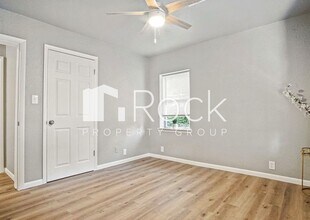521 E Douglas Dr in Midwest City, OK - Building Photo - Building Photo