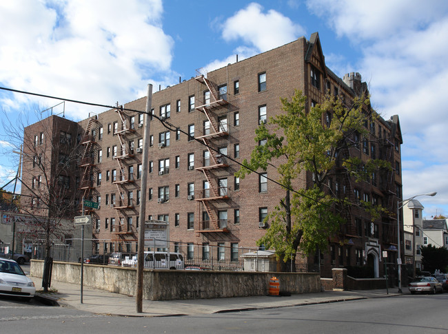 26-30 Post St in Yonkers, NY - Building Photo - Building Photo