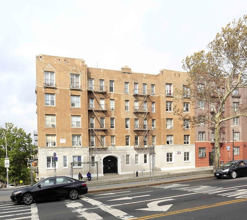 1049 Grand Concourse in Bronx, NY - Building Photo