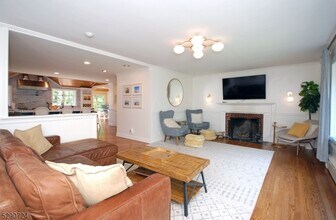 35 Evergreen Ln in Watchung, NJ - Building Photo - Building Photo