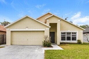 3352 Kelsey Ln, Unit 6134 in St. Cloud, FL - Building Photo