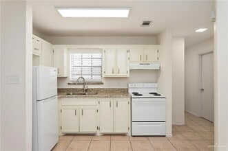 8 N "E" St in McAllen, TX - Building Photo - Building Photo