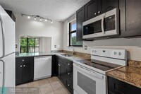 8429 Forest Hills Dr in Coral Springs, FL - Foto de edificio - Building Photo