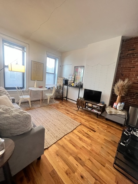 8 Curtis St, Unit 6 in Boston, MA - Building Photo