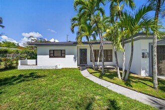 17150 NE 18th Ave in North Miami Beach, FL - Building Photo - Building Photo