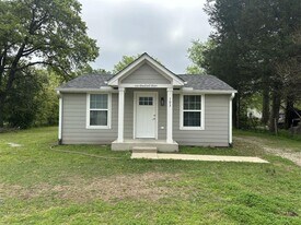 103 Wade St in Arp, TX - Building Photo