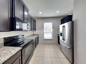 19717 W.T. Gallaway St in Manor, TX - Foto de edificio - Building Photo