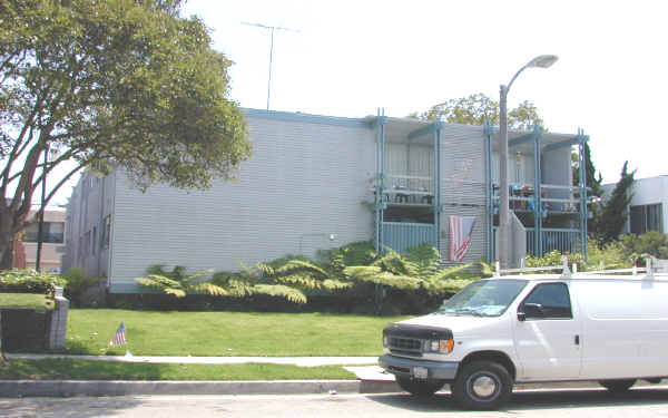 8050 Redlands St in Playa Del Rey, CA - Building Photo