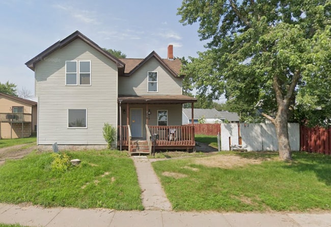 property at 810 E Madison St