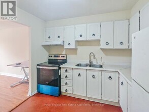 5130A Dundas St W in Toronto, ON - Building Photo - Building Photo