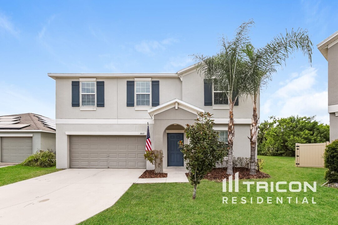 2012 Broad Winged Hawk Dr in Ruskin, FL - Building Photo