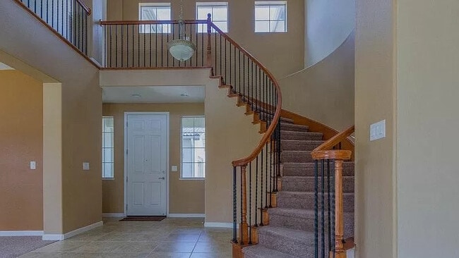 10108 Gold Mine Dr in Reno, NV - Foto de edificio - Building Photo