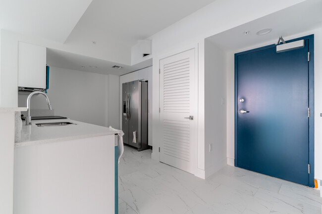 The Residences on Monroe in Hollywood, FL - Building Photo - Interior Photo