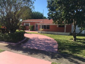 720 N 66 Terrace in Hollywood, FL - Building Photo