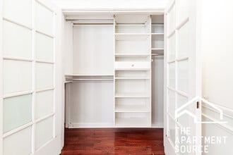 544 W Surf St, Unit G in Chicago, IL - Foto de edificio - Building Photo