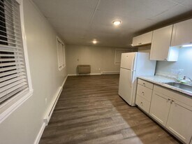 95 E Main St in Conway, NH - Building Photo