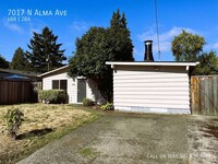 7017 N Alma Ave in Portland, OR - Foto de edificio - Building Photo