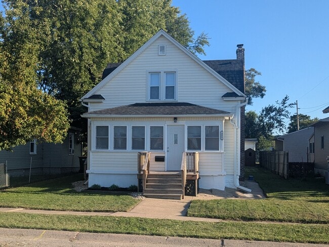 property at 421 E 10th St