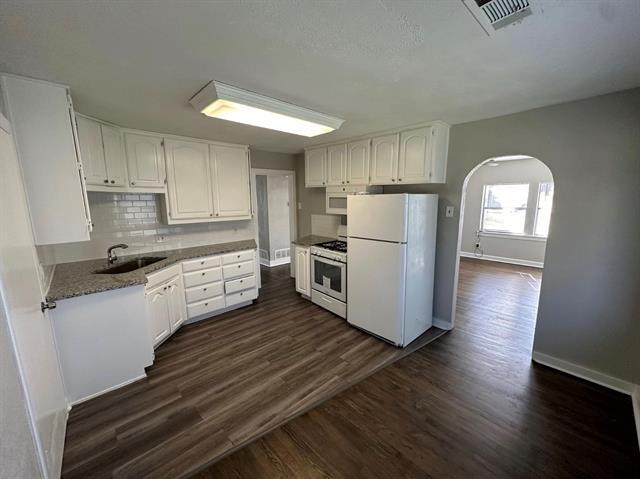 property at 1210 Lindsey St