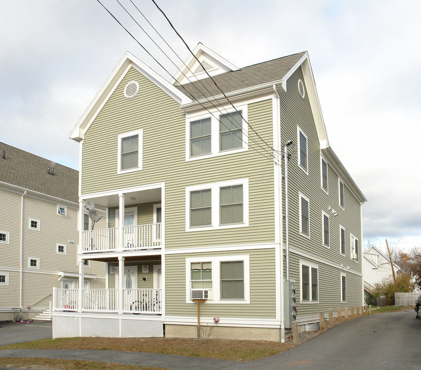 15 North St in Westbrook, ME - Foto de edificio