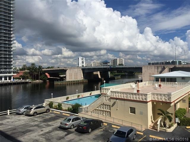 1817 S Ocean Dr-Unit -318 in Hallandale Beach, FL - Building Photo