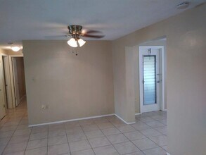 7034 Brentwood Dr in Port Richey, FL - Building Photo - Building Photo