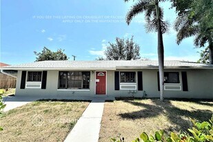530 S 13th Pl in Lantana, FL - Building Photo