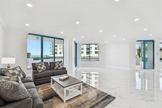 1560 Gulf Blvd in Clearwater, FL - Building Photo - Building Photo