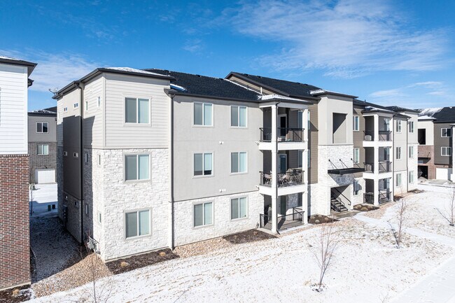 Mountain Ridge Condo in Riverton, UT - Building Photo - Building Photo