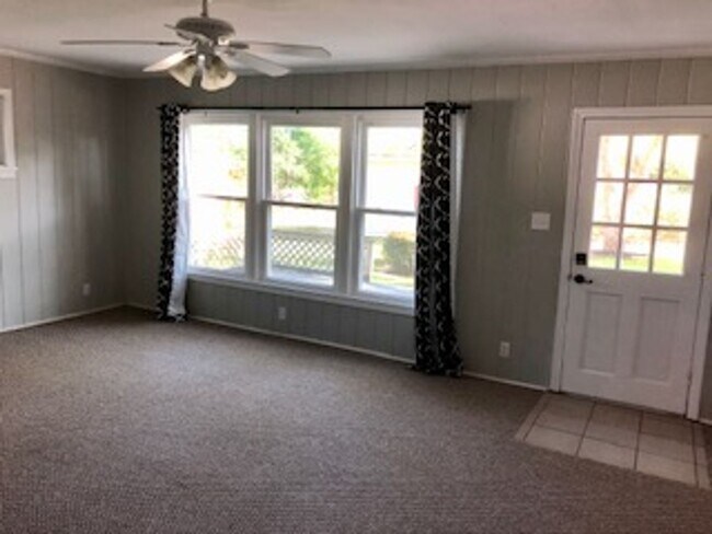 1307 Aldridge St in Commerce, TX - Building Photo - Building Photo