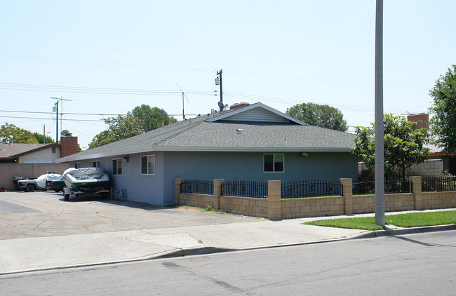 2136 Mountain View Ave in Anaheim, CA - Building Photo - Building Photo