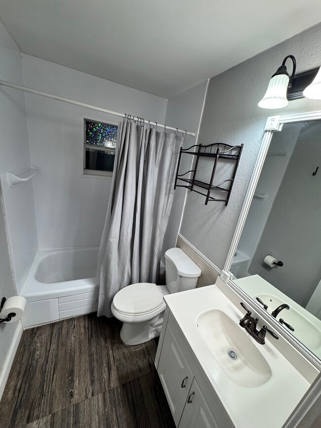 7724 Brettonwood Dr, Unit 2 in Tampa, FL - Building Photo - Building Photo