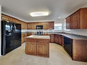 733 Morgan Dr in Burleson, TX - Foto de edificio - Building Photo