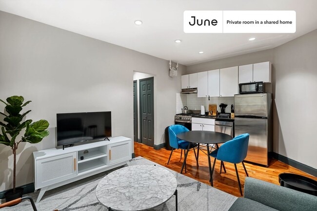 Room in Shared 2 bed/1 bath home, Unit B in New York, NY - Building Photo - Building Photo