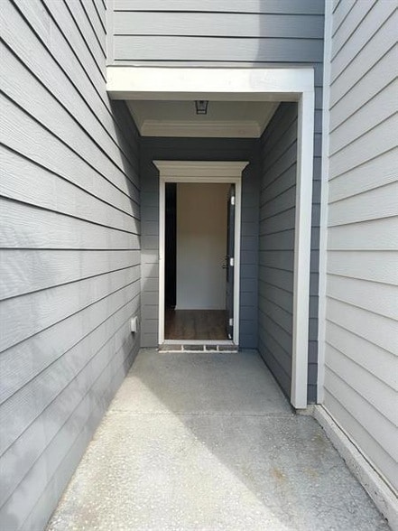 5635 Parkview Ln in Flowery Branch, GA - Foto de edificio - Building Photo