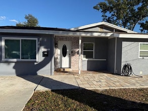 6802 S Hesperides St in Tampa, FL - Building Photo - Building Photo